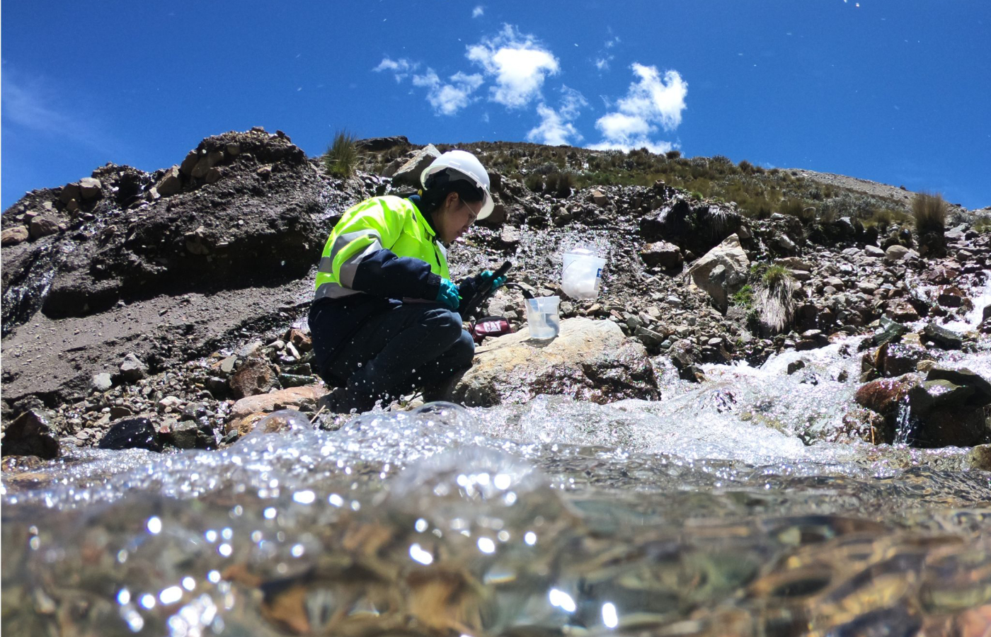 El acuerdo permitirá implementar el proyecto MAYUQ con inteligencia artificial y análisis satelital para mejorar la remediación ambiental en el país.| Foto: AMSAC