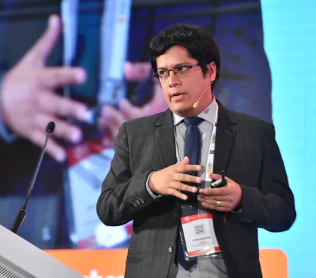 El avance tecnológico permite enfocar la búsqueda de minerales clave como cobre y cobalto en la costa central, posicionando al país como referente regional en innovación geológica.| Foto: proEXPLO 2026