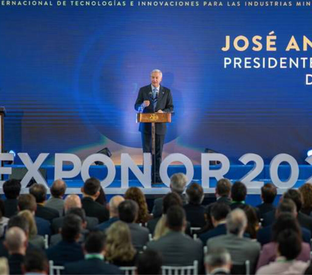 El evento reunirá a 1.380 empresas expositoras de 36 países, con más de un tercio de representación internacional, y una asistencia estimada de 47 000 visitantes de todo el mundo.| Foto: Presidencia de Chile