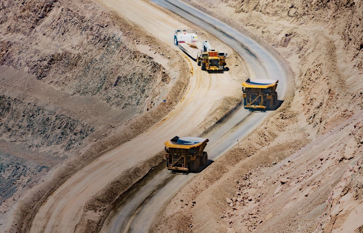 Actualmente Minera Escondida opera con 33 camiones autónomos, 11 perforadoras autónomas, además de equipos de carguío y apoyo habilitados para esta nueva forma de operar.| Foto: BHP