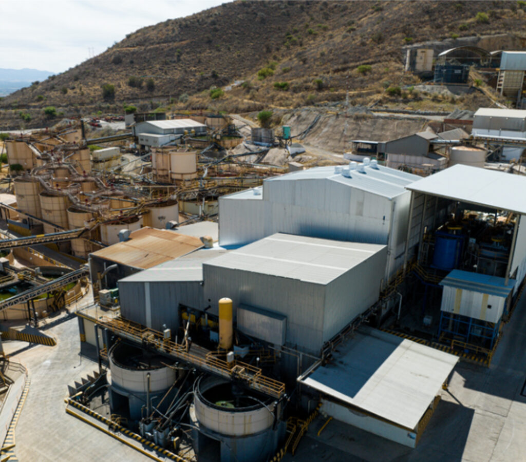 A principios de junio, se puso en marcha el procesamiento de material mineralizado proveniente del acopio de óxidos a cielo abierto.| Foto: Silver Storm