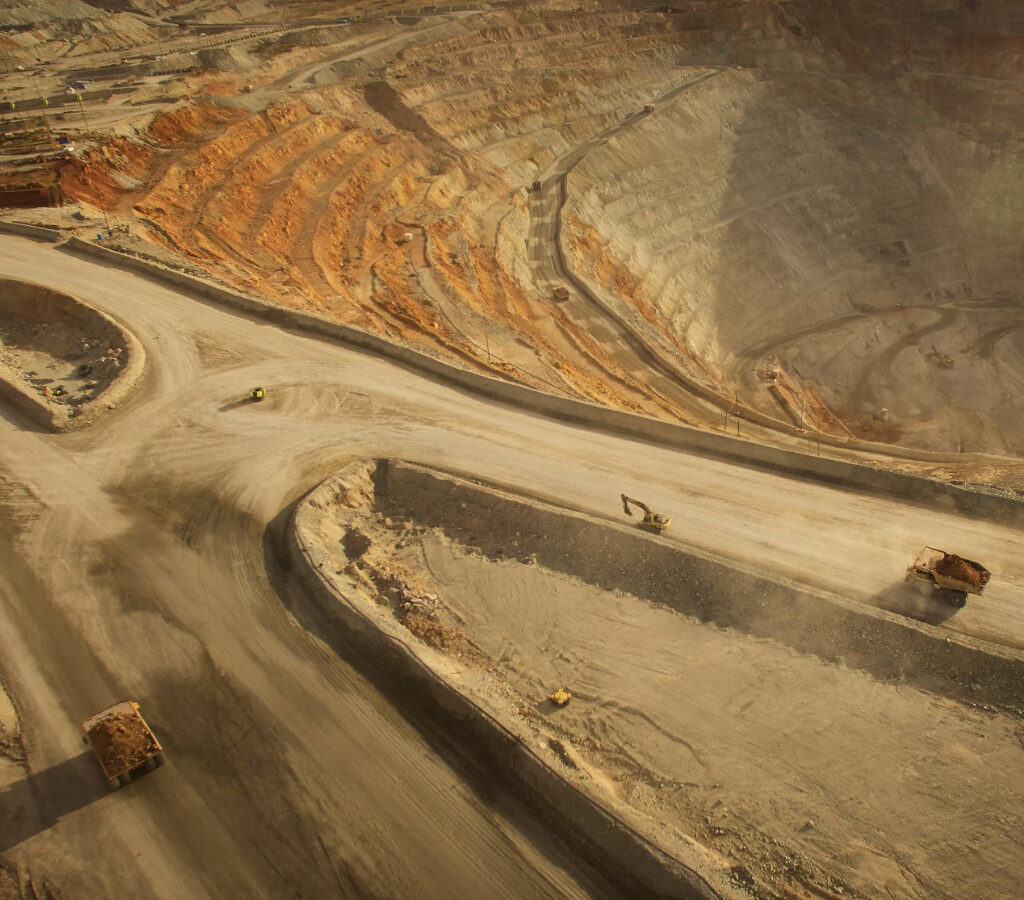 La validación técnica de 117 grúas estacionarias fortalece la prevención de riesgos críticos y garantiza operaciones más seguras y eficientes.| Foto: Glencore