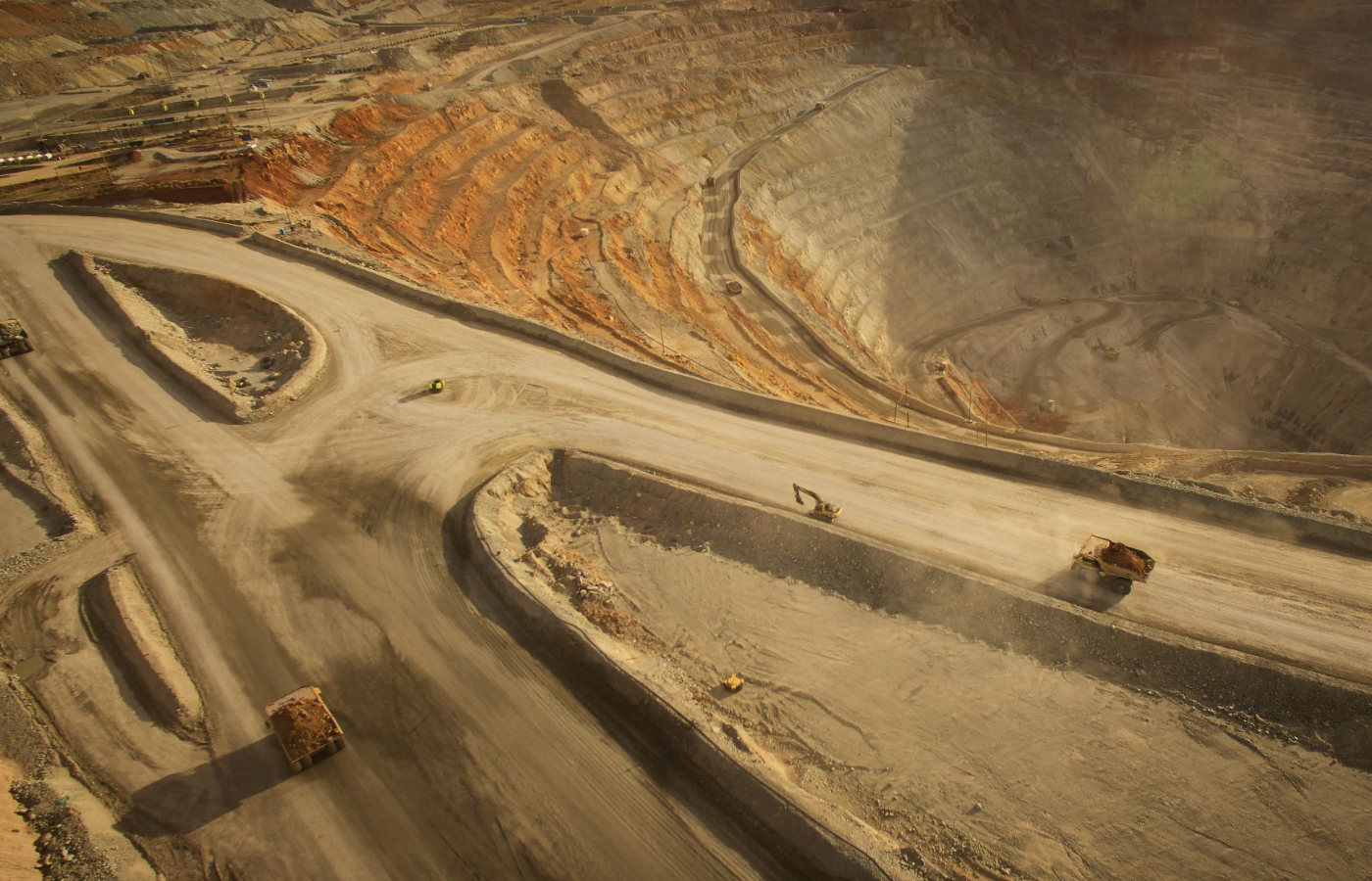 La validación técnica de 117 grúas estacionarias fortalece la prevención de riesgos críticos y garantiza operaciones más seguras y eficientes.| Foto: Glencore