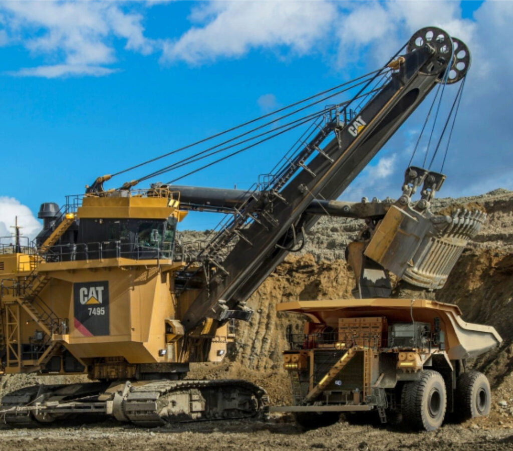 Este año, Ferreyros entregará más de 20 máquinas, que incluyen 12 camiones, una pala gigante Cat 7495, una perforadora MD6380 y equipos auxiliares.| Foto: Ferreyros