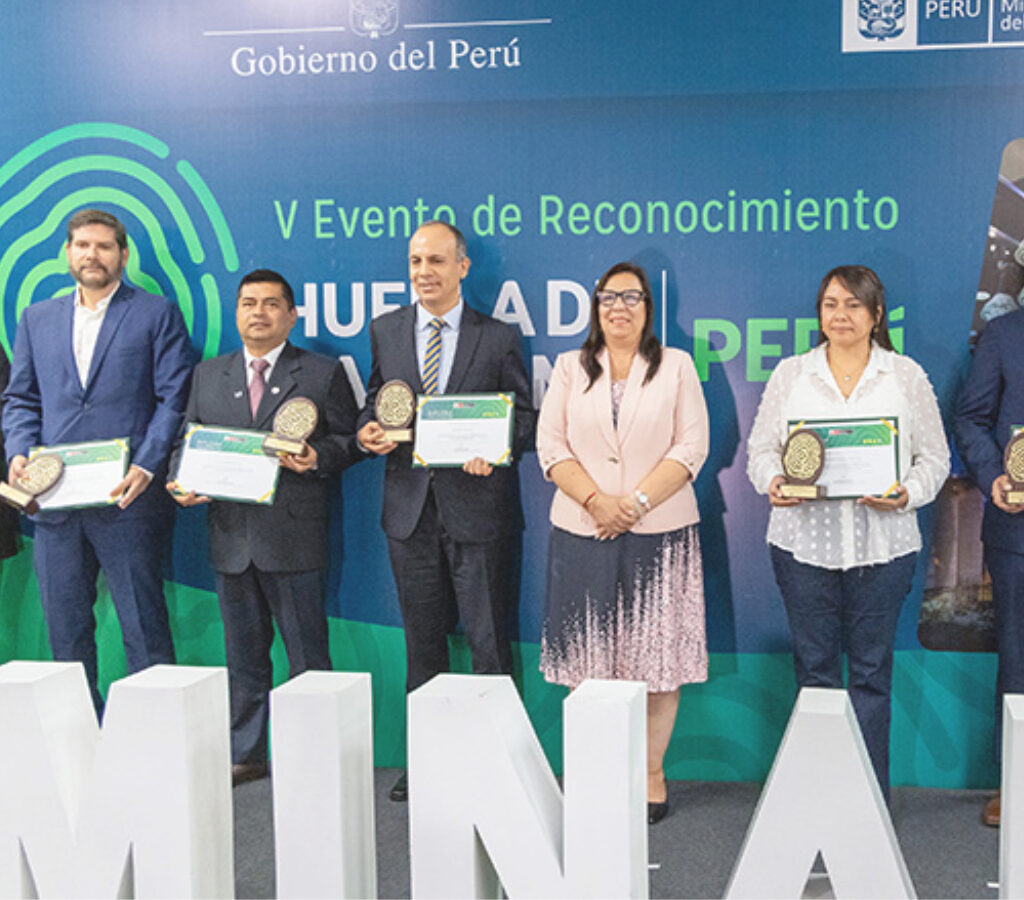 Este reconocimiento del MINAM distingue a las organizaciones que gestionan su huella de carbono y promueven la eficiencia energética.| Foto: Zijin