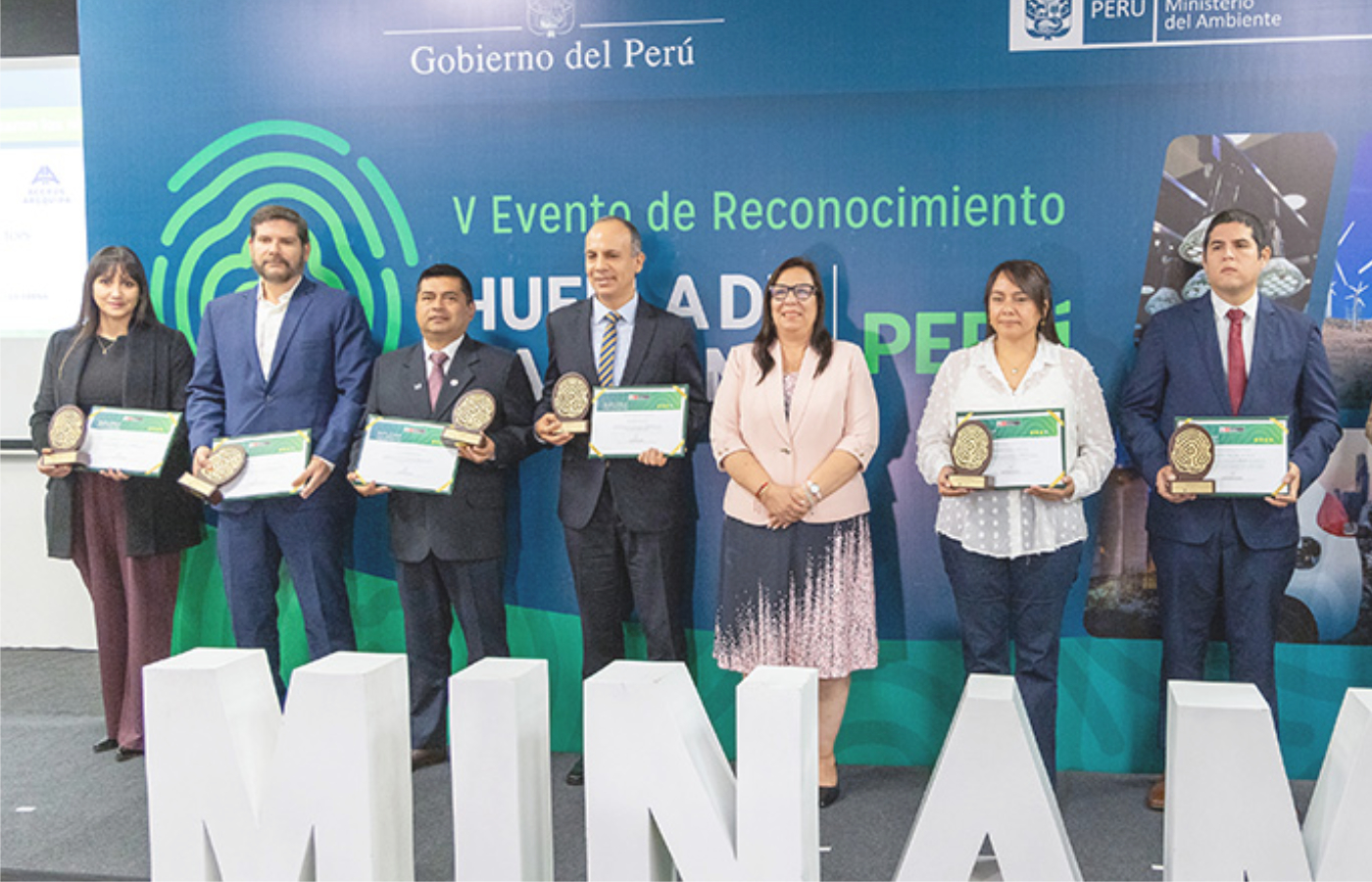 Este reconocimiento del MINAM distingue a las organizaciones que gestionan su huella de carbono y promueven la eficiencia energética.| Foto: Zijin