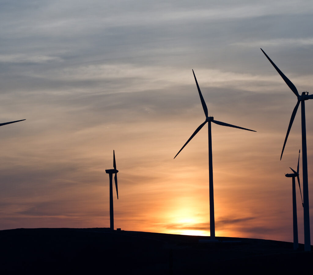 El acuerdo prevé la participación accionaria de la empresa minera en el Complejo Eólico Serra do Tigre y el suministro de un promedio de 45 MW de energía renovable a partir de 2027.| Imagen referencial / Foto: © Marian Mocanu - Dreamstime
