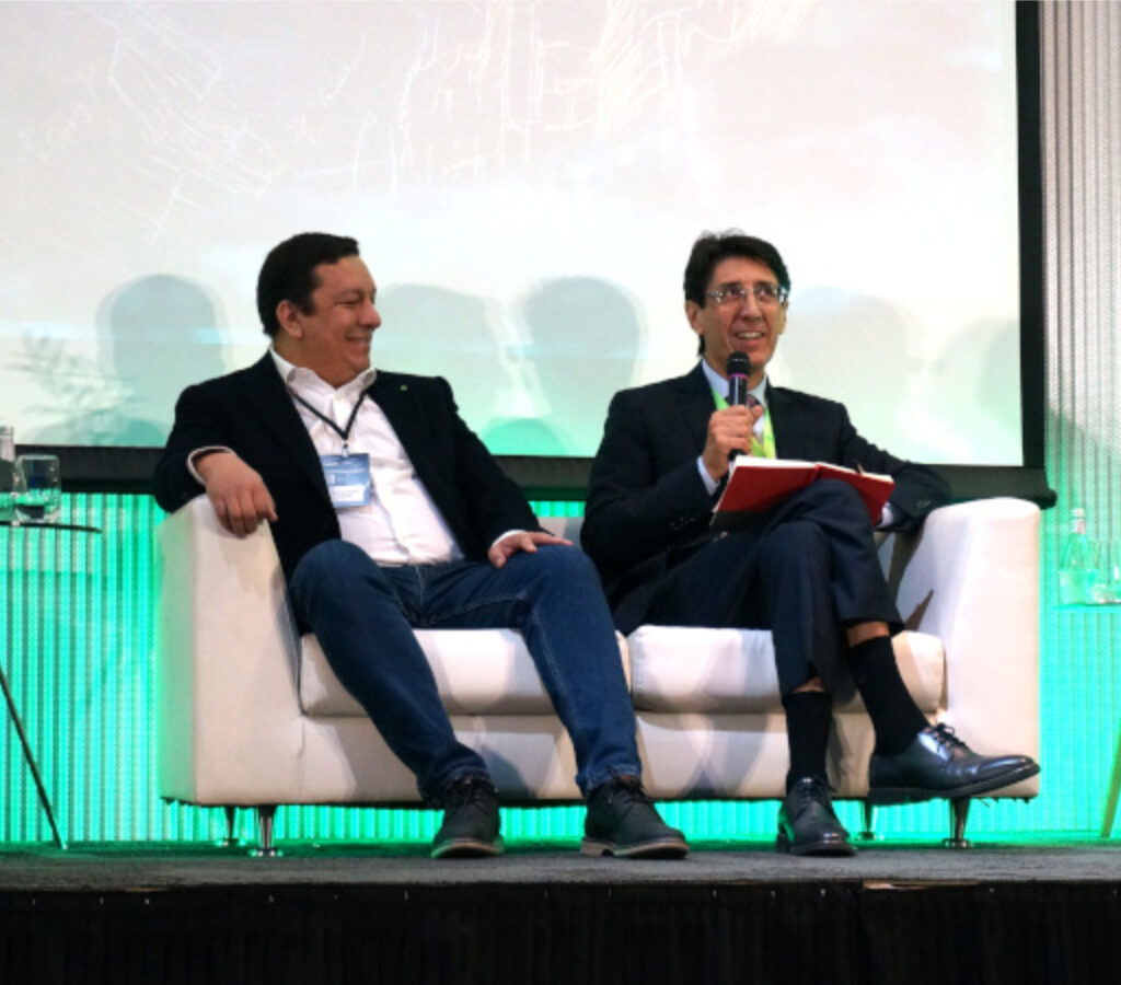 Jaime Caiceo, socio de IA & Data de Deloitte, y el Dr. Javier Ruiz del Solar.| Foto: AMTC