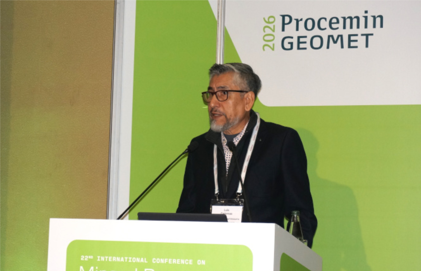 En la conferencia internacional Procemin-Geomet, el Dr. Luis Cisternas expuso cómo la incorporación de geometalurgia en una etapa temprana de diseño puede aumentar beneficios en hasta casi USD 200 millones anuales en comparación con la metodología tradicional.| Foto: AMTC