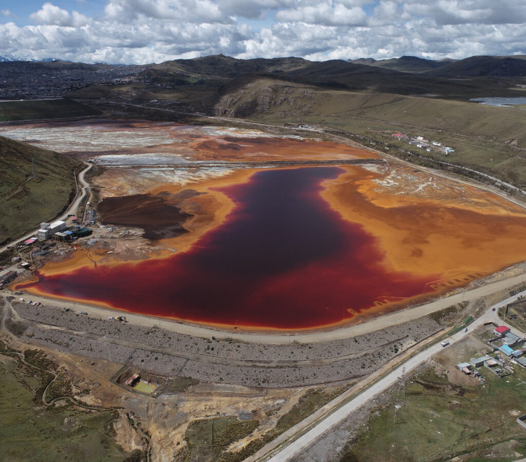 La iniciativa busca atraer inversión privada especializada para contribuir a la recuperación ambiental de Cerro de Pasco, mediante el reaprovechamiento económico de los residuos acumulados en el depósito de relaves Quiulacocha.| Foto: AMSAC