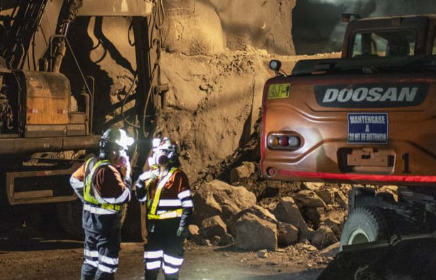 Con esta tecnología, el equipo de operaciones Mina supervisa y ejecuta el proceso completo de voladura subterránea desde una sala de control en superficie.| Foto: Nexa