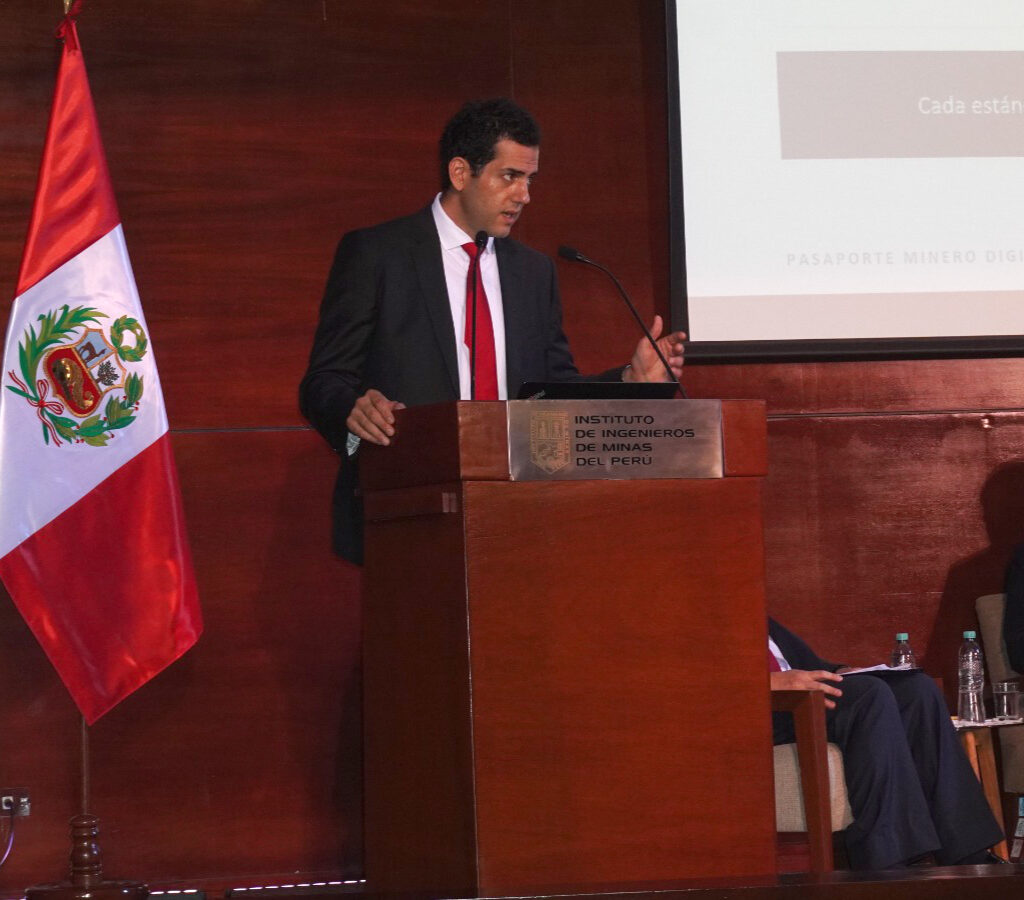 Especialistas destacan que la tecnología permitiría verificar el origen del mineral, reducir costos de control y generar incentivos para la formalización.| Foto: IIMP