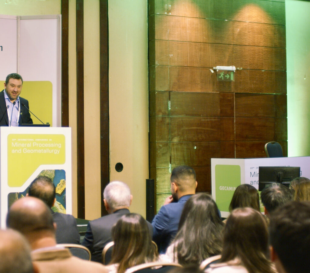 La necesidad por aumentar la producción cobre está impulsando a las compañías mineras a incorporar nuevas tecnologías, así como mayores estándares de eficiencia hídrica y energética en sus proyectos.| Foto: Ausenco